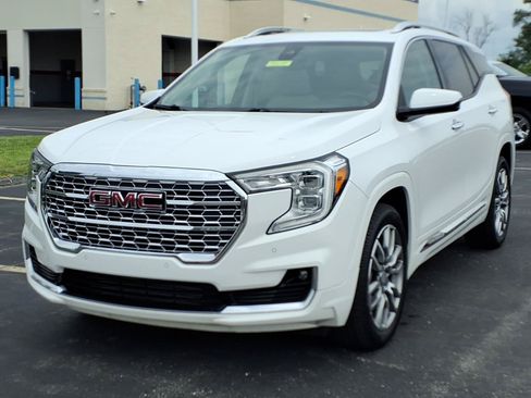 Used 2023 GMC Terrain Denali AWD/4WD image 2