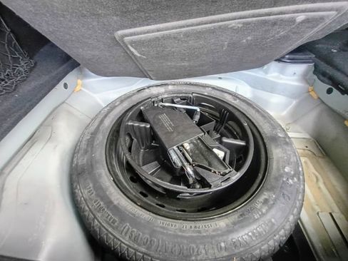 Used 2013 Mercedes-Benz E 350 Sedan image 77