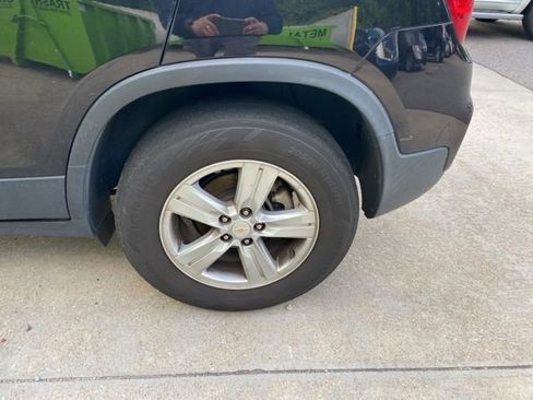 Used 2022 Chevrolet Trax LS w/ Tint and Cruise Package AWD/4WD image 27