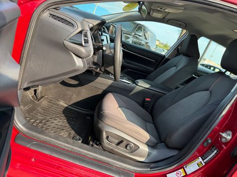 Used 2019 Toyota Camry LE FWD image 12