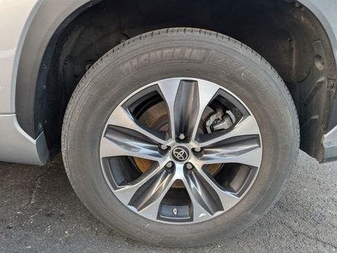 Used 2023 Toyota Highlander XLE image 25