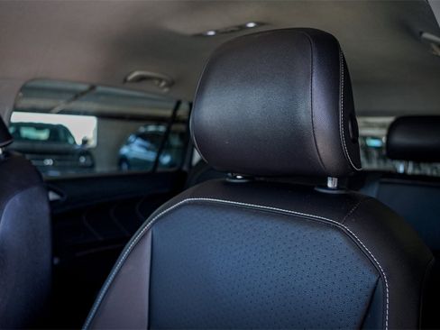 Used 2022 Volkswagen Tiguan SE image 13