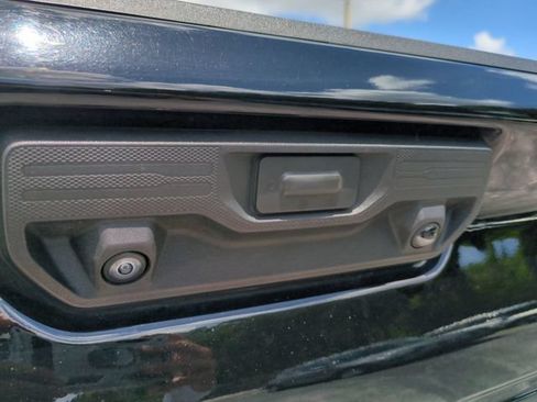 Used 2025 Chevrolet Silverado 2500 ZR2 AWD/4WD image 16