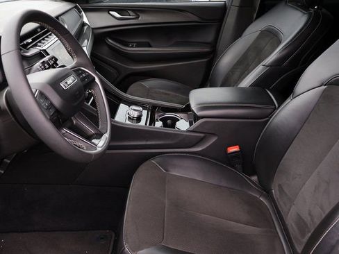 Used 2023 Jeep Grand Cherokee Altitude image 39