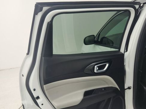 Used 2025 Jeep Compass Limited image 22