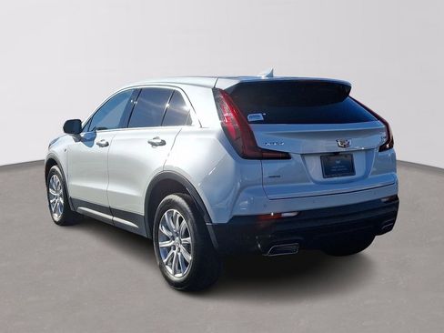 Certified 2022 Cadillac XT4 Luxury w/ Cold Weather Package image 4