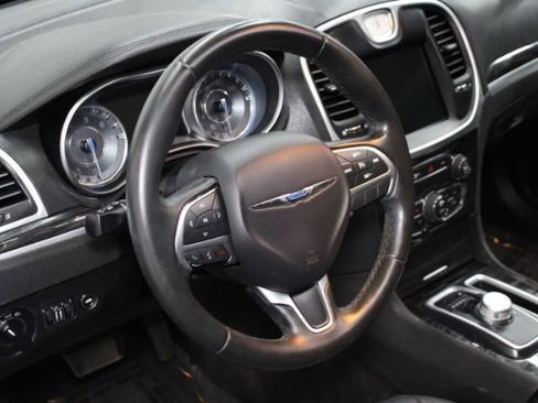 Used 2016 Chrysler 300 Limited image 13