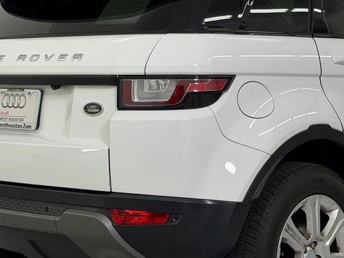 Used 2017 Land Rover Range Rover Evoque SE image 13