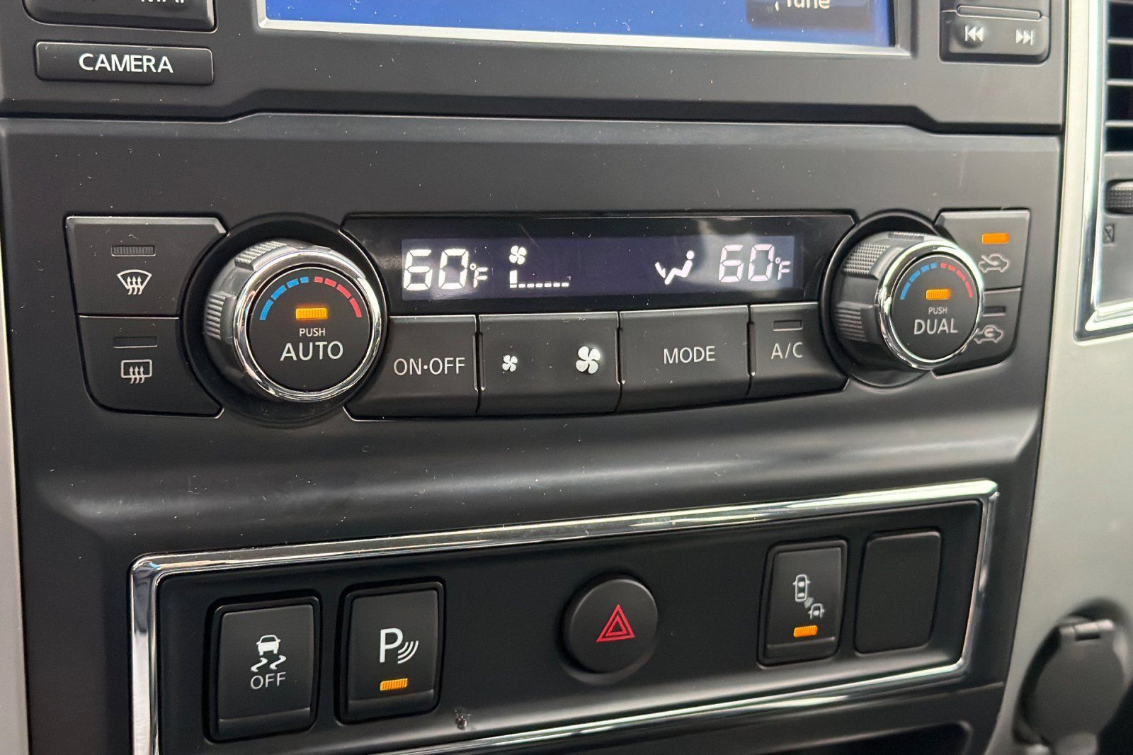 Used 2018 Nissan Titan SV w/ SV Convenience Package AWD/4WD image 19