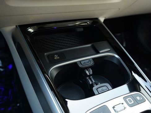 Certified 2025 Mercedes-Benz GLB 250 image 21