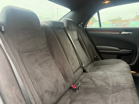 Used 2012 Chrysler 300 image 21