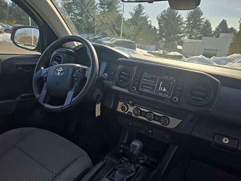 Used 2022 Toyota Tacoma SR image 7