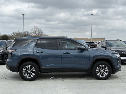 Used 2025 Chevrolet Equinox LT image 3