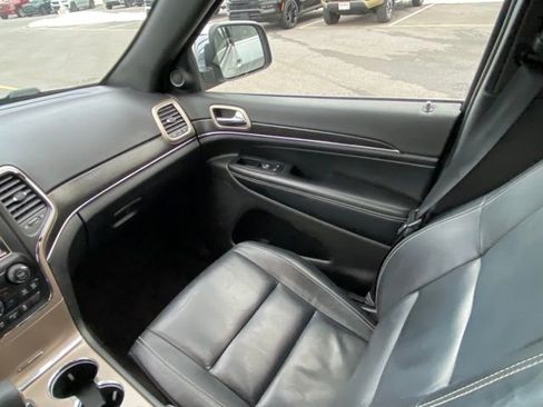 Used 2017 Jeep Grand Cherokee Limited image 29