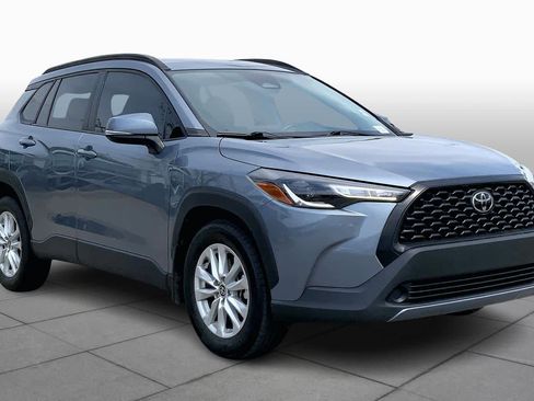 Used 2023 Toyota Corolla Cross LE image 2
