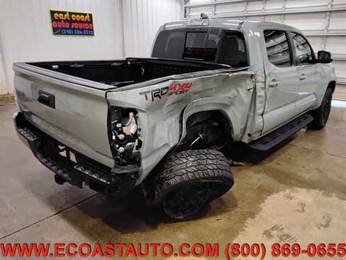 Used 2022 Toyota Tacoma TRD Sport AWD/4WD image 3