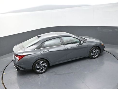 New 2025 Hyundai Elantra Limited image 26