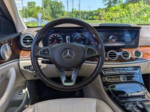 Used 2018 Mercedes-Benz E 300 4MATIC w/ Premium 2 Package image 32