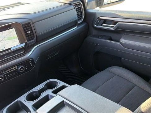 Used 2025 Chevrolet Silverado 2500 LT w/ Convenience Package image 16