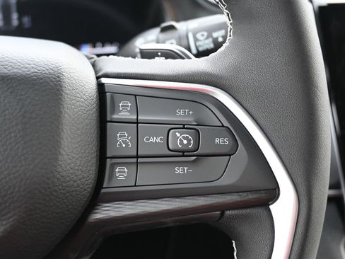 New 2026 Jeep Grand Cherokee Laredo image 11