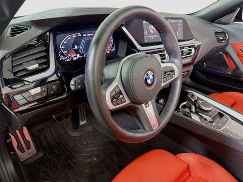 Used 2025 BMW Z4 M40i w/ Premium Package image 12