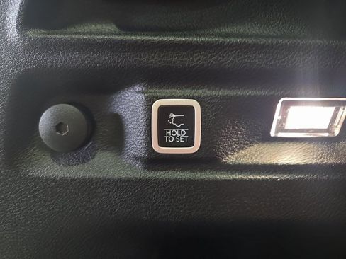 Used 2023 Jeep Grand Cherokee L Limited w/ Luxury Tech Group II image 15