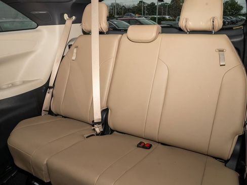 Used 2021 Toyota Sienna XLE image 12