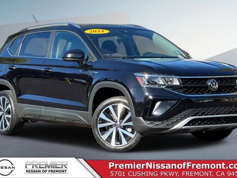 Used 2024 Volkswagen Taos SE image 1