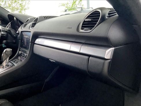 Used 2019 Porsche 718 Boxster RWD image 18