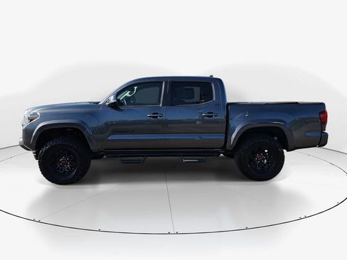 Used 2022 Toyota Tacoma SR5 w/ Technology Package image 9