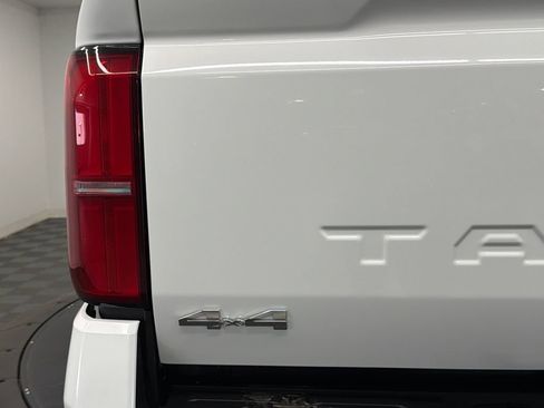 Used 2026 Toyota Tacoma SR5 AWD/4WD image 19