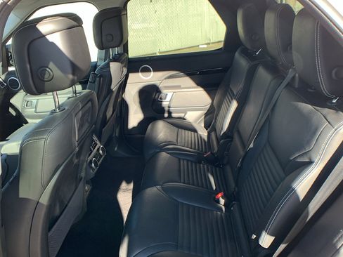 Used 2024 Land Rover Discovery S image 22