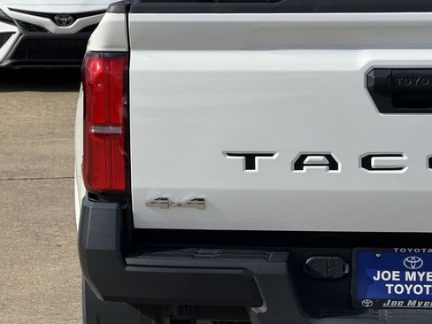 Used 2025 Toyota Tacoma SR AWD/4WD image 10