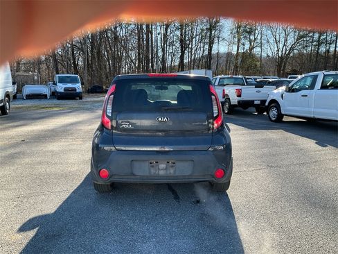 Used 2015 Kia Soul + image 6