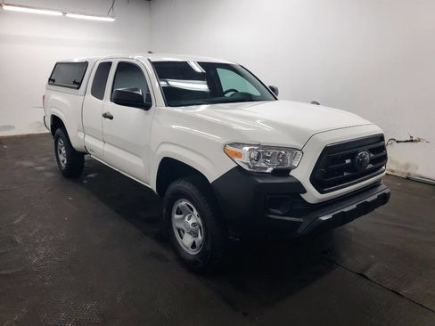 Used 2022 Toyota Tacoma SR image 3