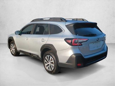 Used 2024 Subaru Outback Premium AWD/4WD image 8