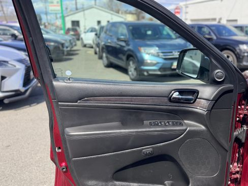 Used 2020 Jeep Grand Cherokee Overland AWD/4WD image 11