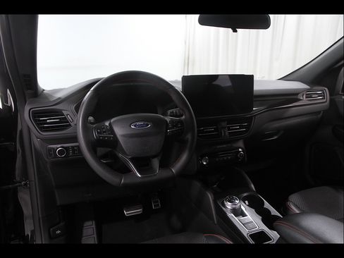 Used 2023 Ford Escape ST-Line w/ Tech Pack #1 AWD/4WD image 6