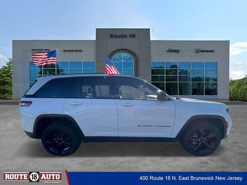 Used 2023 Jeep Grand Cherokee Altitude AWD/4WD image 6
