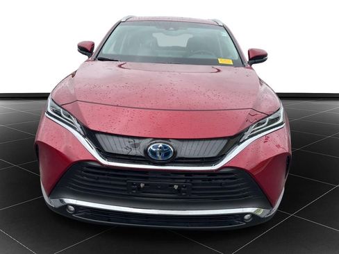 Used 2024 Toyota Venza XLE image 8