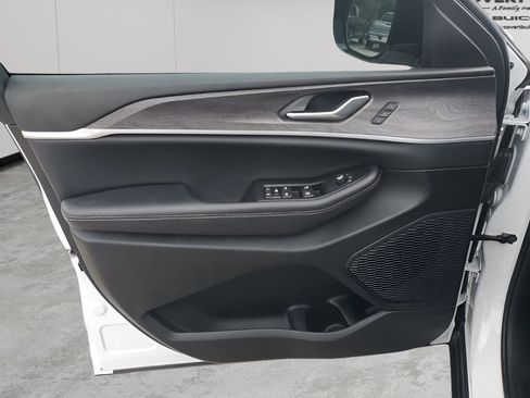 Used 2024 Jeep Grand Cherokee Limited w/ Black Appearance Package image 26