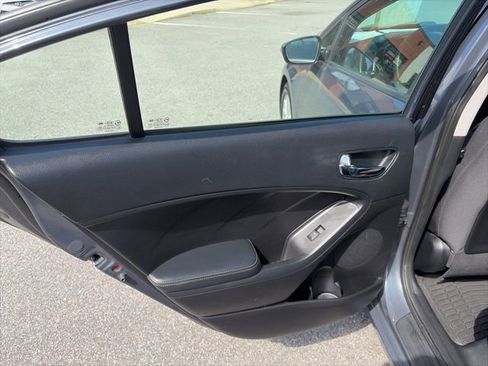 Used 2016 Kia Forte LX image 7