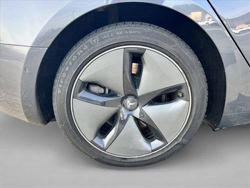 Used 2019 Tesla Model 3 Standard Range Plus image 22