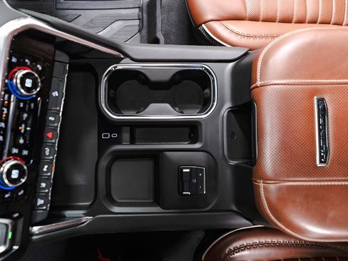 Used 2024 GMC Sierra 2500 Denali Ultimate AWD/4WD image 18
