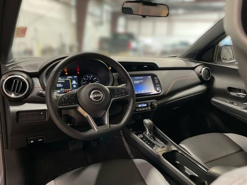 Used 2024 Nissan Kicks SR w/ SR Premium Package FWD image 18