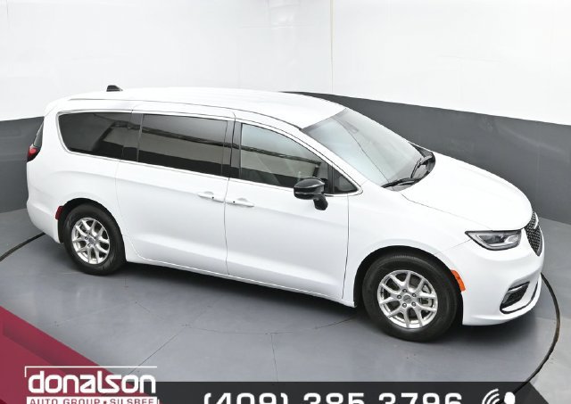 Used 2025 Chrysler Pacifica Select FWD image 19
