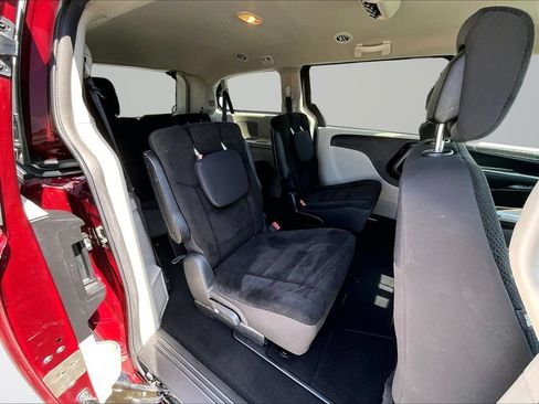Used 2019 Dodge Grand Caravan SE FWD image 27