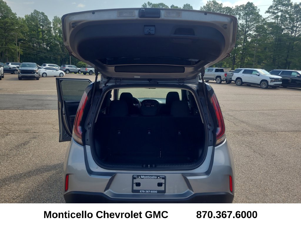 Used 2025 Kia Soul LX w/ LX Technology Package FWD image 27