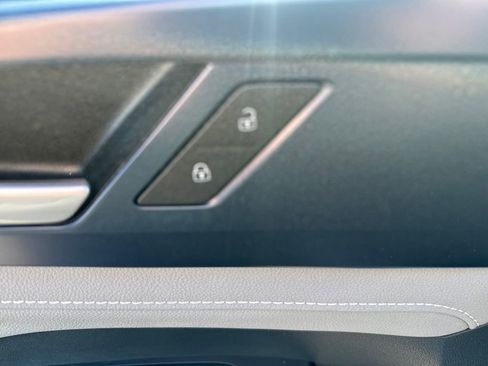 Used 2024 Volkswagen Taos SE image 12