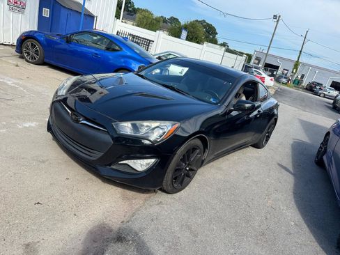 Used 2014 Hyundai Genesis 2.0T RWD image 2